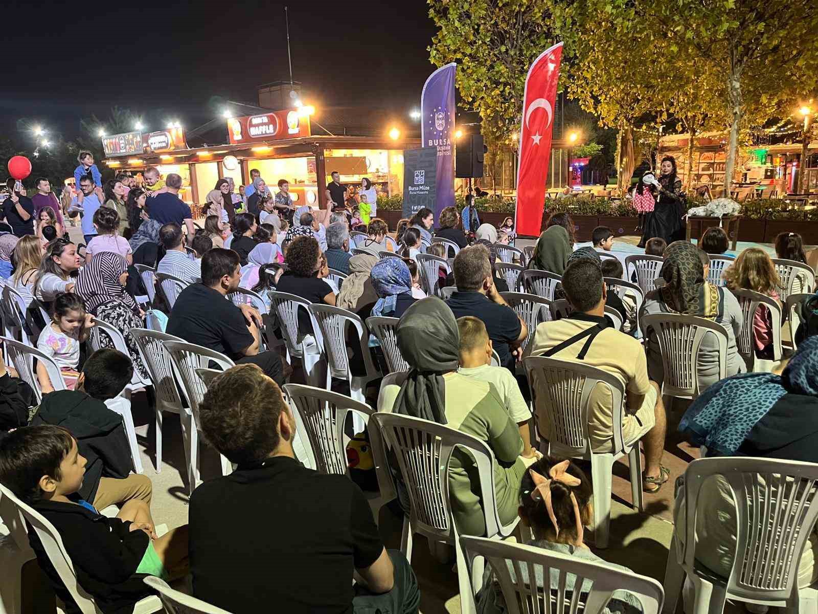 Bursa’da Karagöz ve kukla rüzgârı esti
