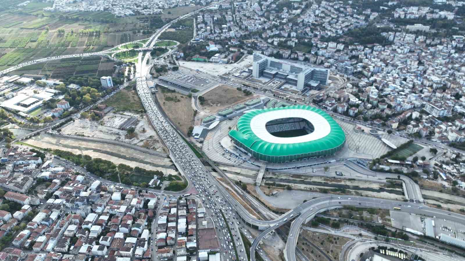 Bursa’da okullar açıldı, korkulan trafik yoğunluğu oluşmadı
