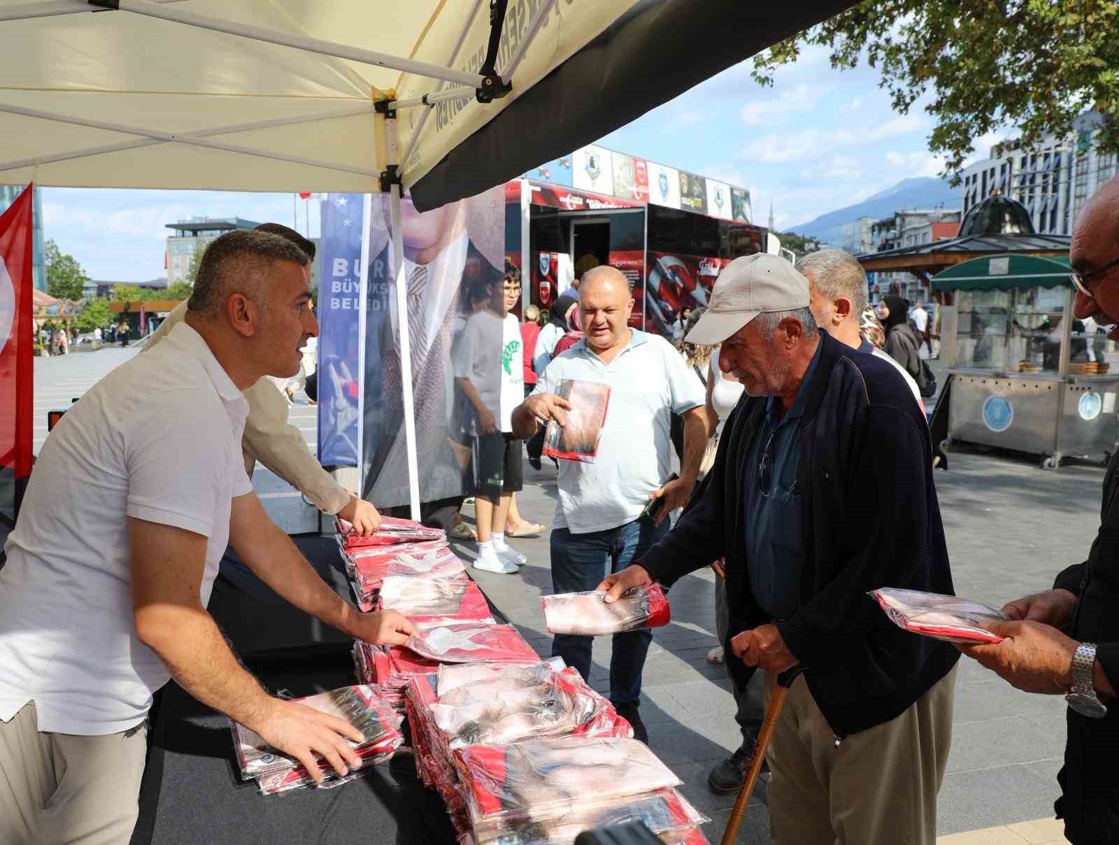 Bursa’da zafer coşkusu ay yıldız ile taçlandı
