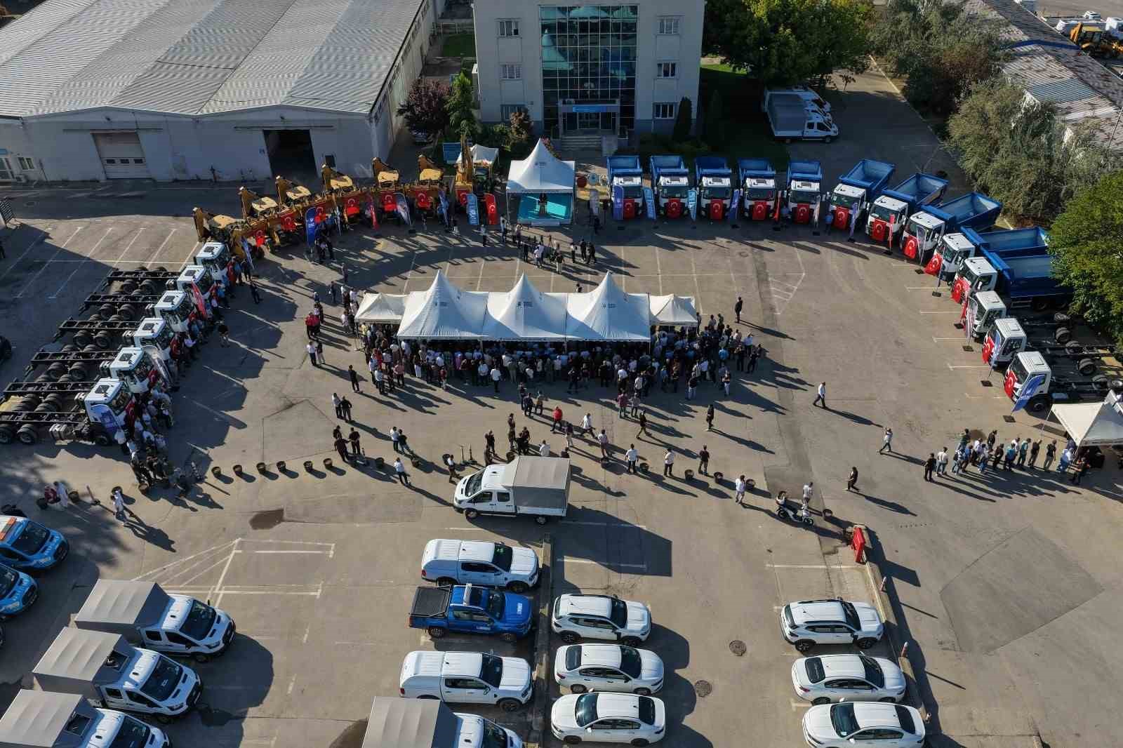 BUSKİ’nin filosuna 26 yeni araç ve iş makinesi
