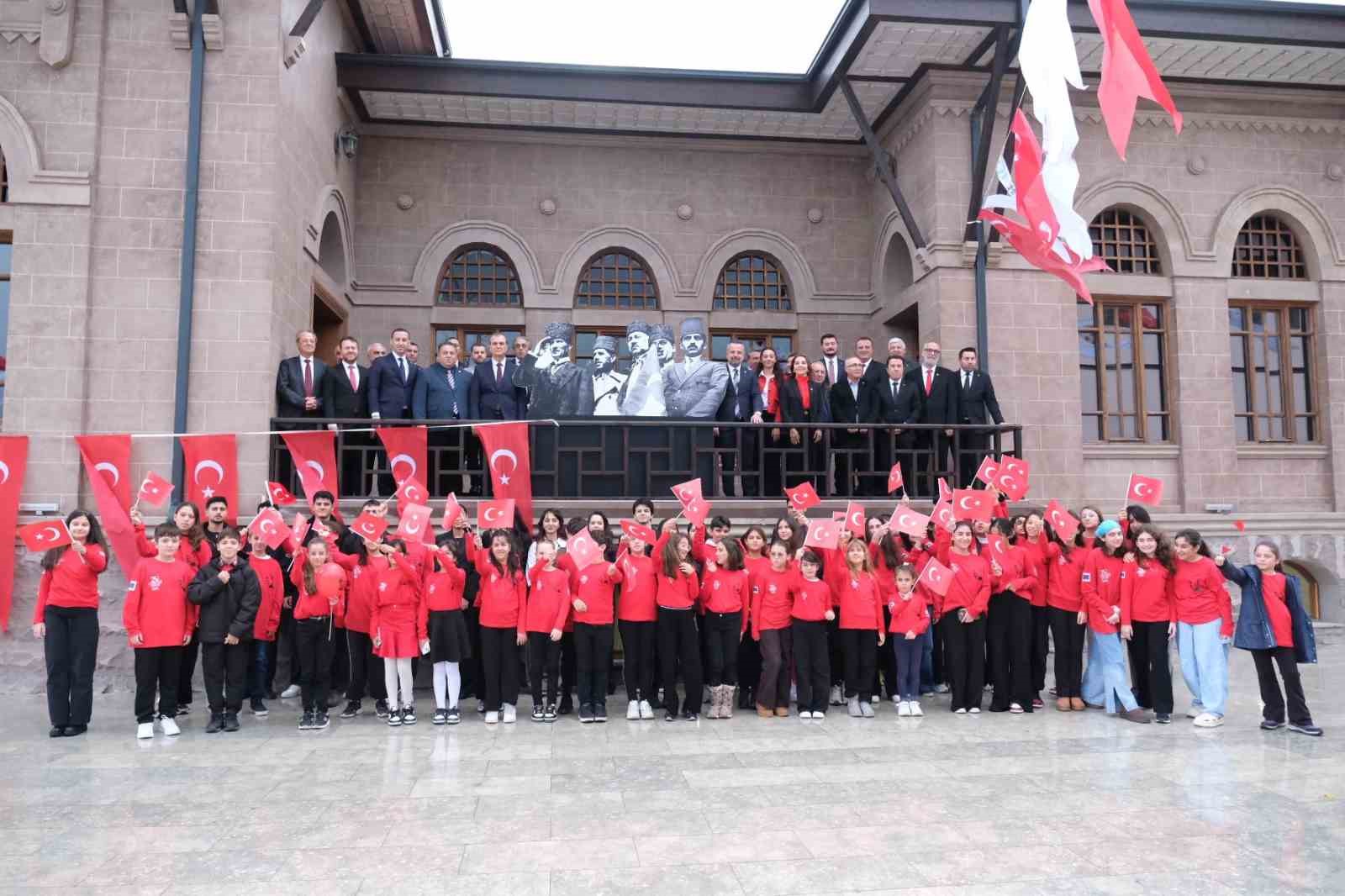 Büyükçekmece’de Cumhuriyetin 103. yılına özel meclis oturumu gerçekleşti
