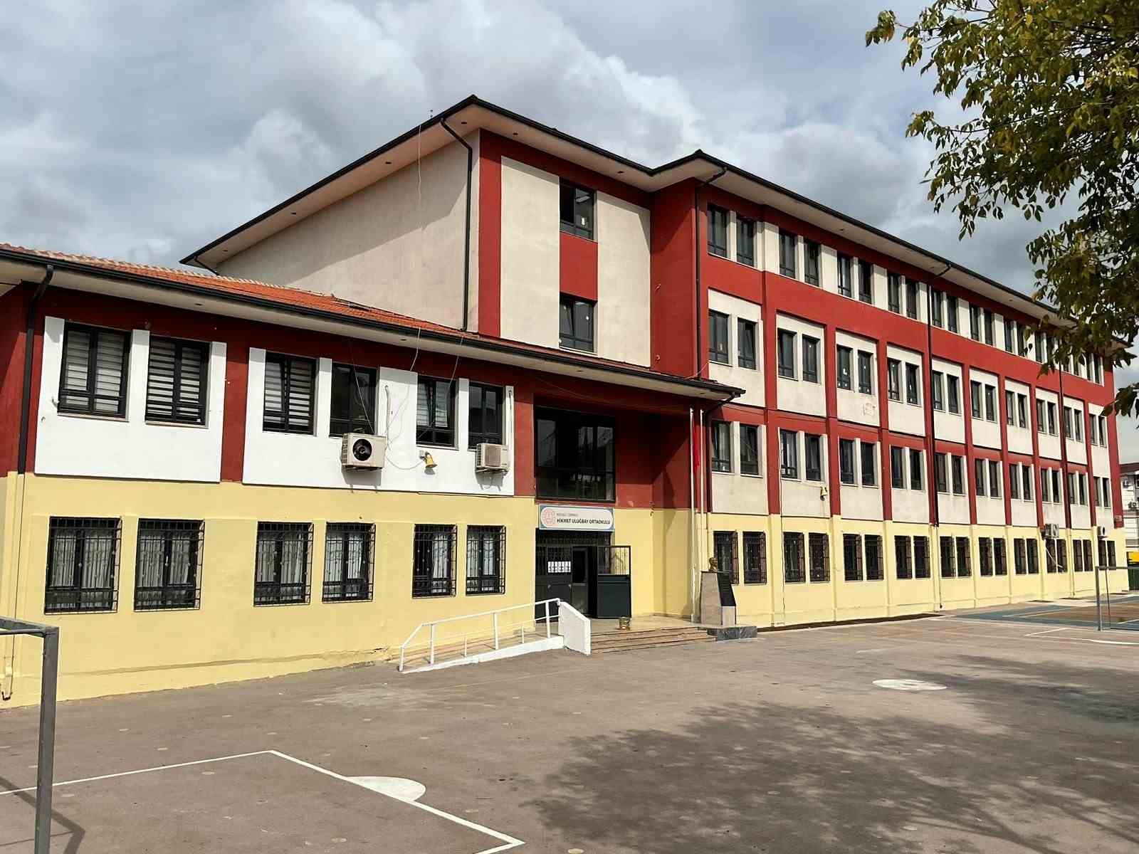 Büyükşehir’den 139 okula boya desteği
