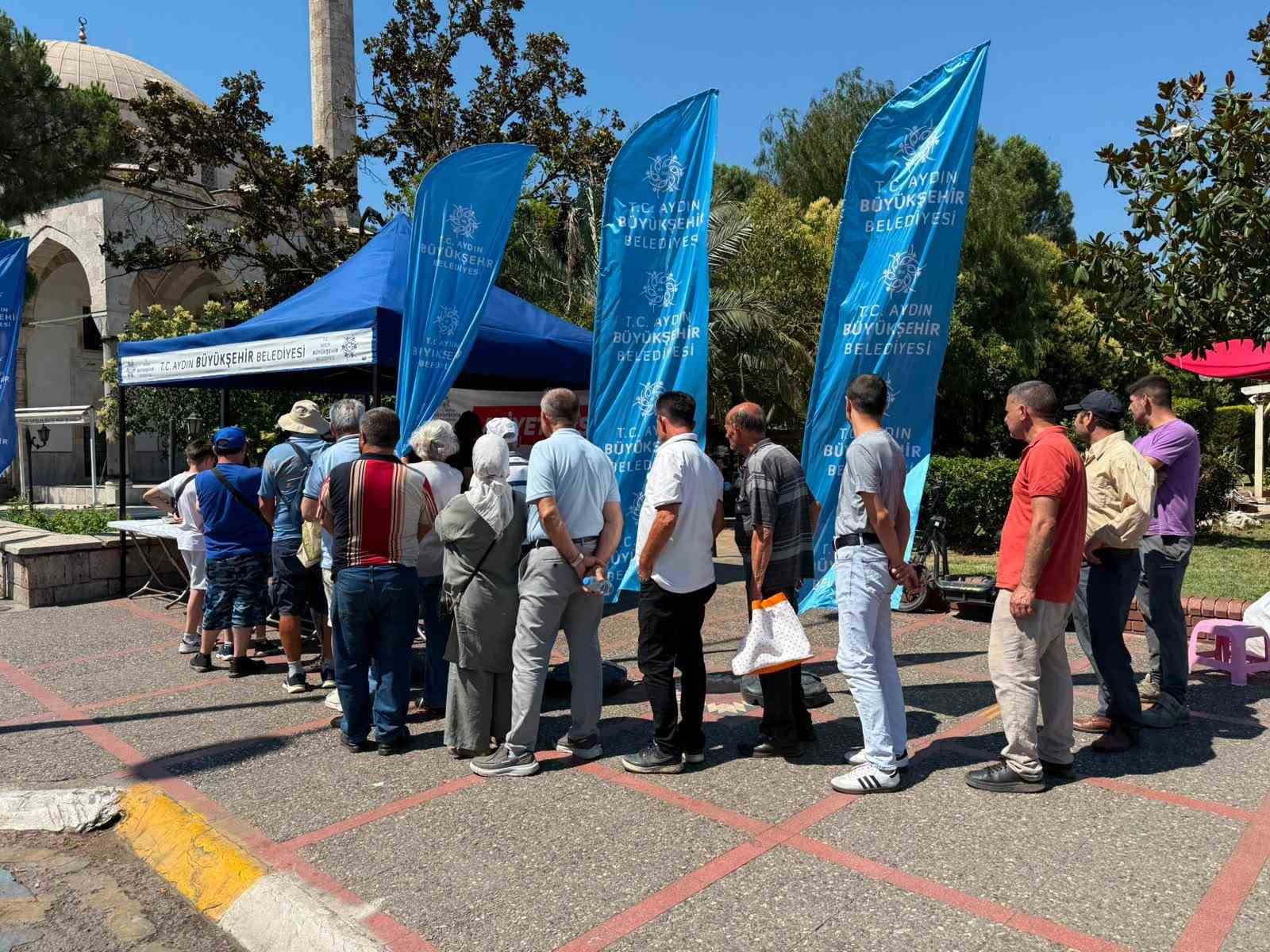 Büyükşehir’den vatandaşlara aşure ikramı
