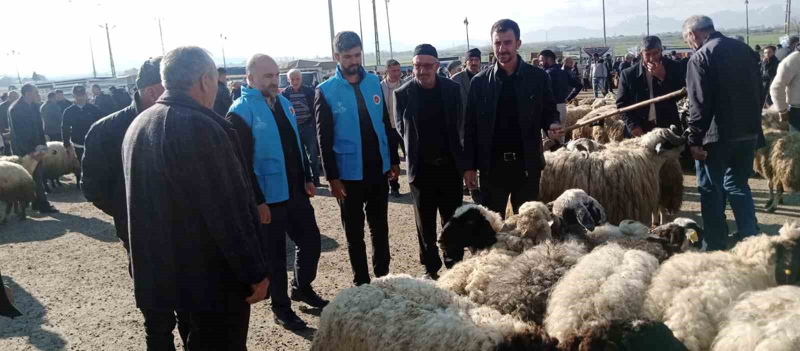 Çaldıran’da din görevlileri vatandaşı bilgilendirdi
