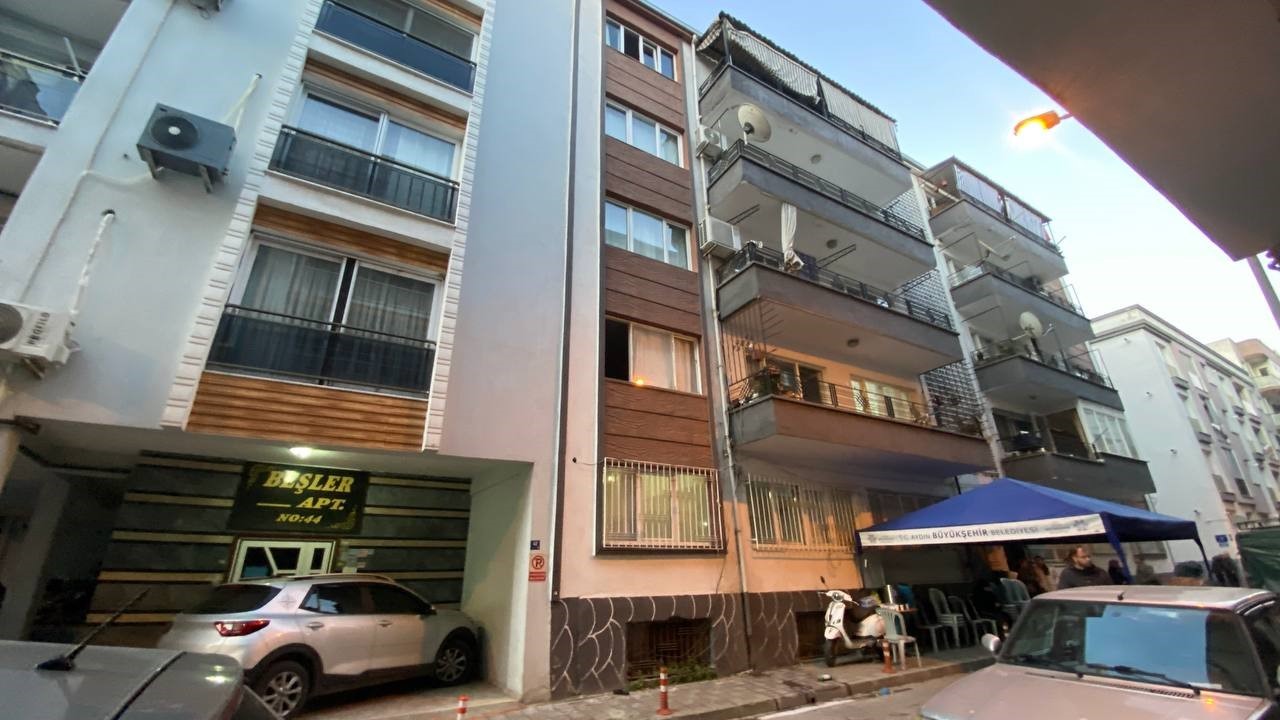Cam silerken 5. kattan düşen kadın hayatını kaybetti

