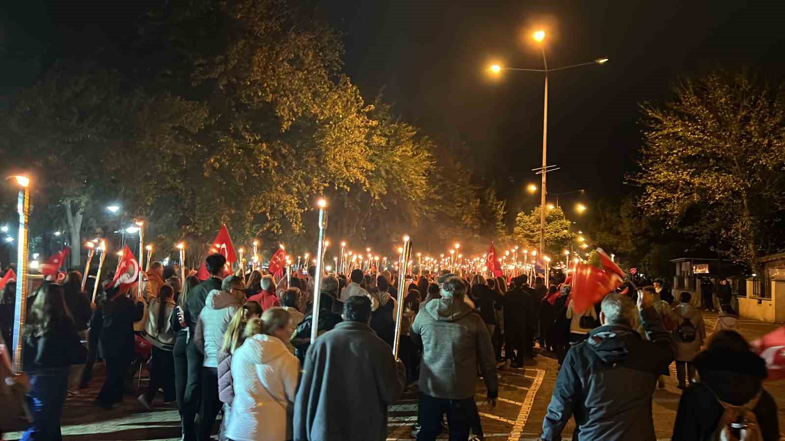 Çanakkale’de Cumhuriyet coşkusu fener alayıyla taçlandı
