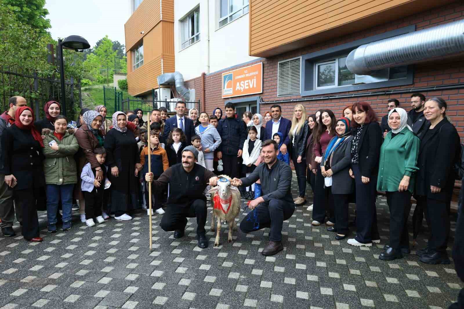 Çekmeköy’de engelsiz yüreklerden anlamlı kurban bağışı
