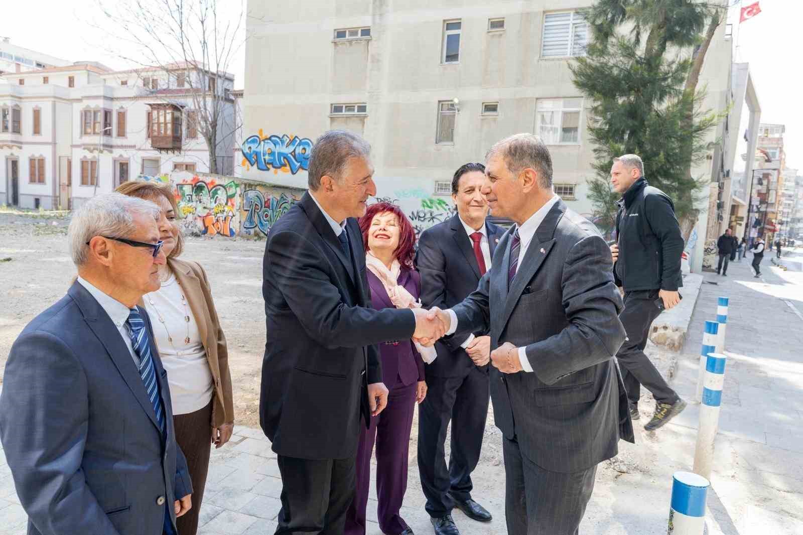 Cemil Tugay’dan sağlık emekçilerine teşekkür
