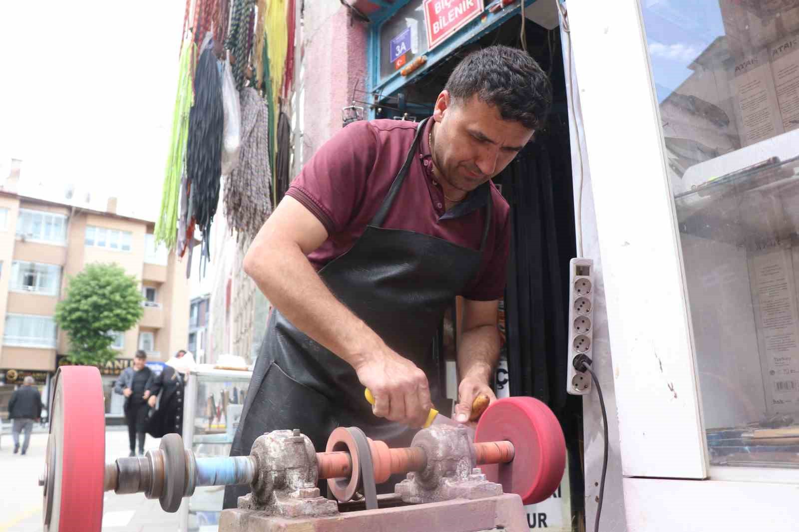 Çeyrek asırlık bıçak ustasından önemli uyarılar
