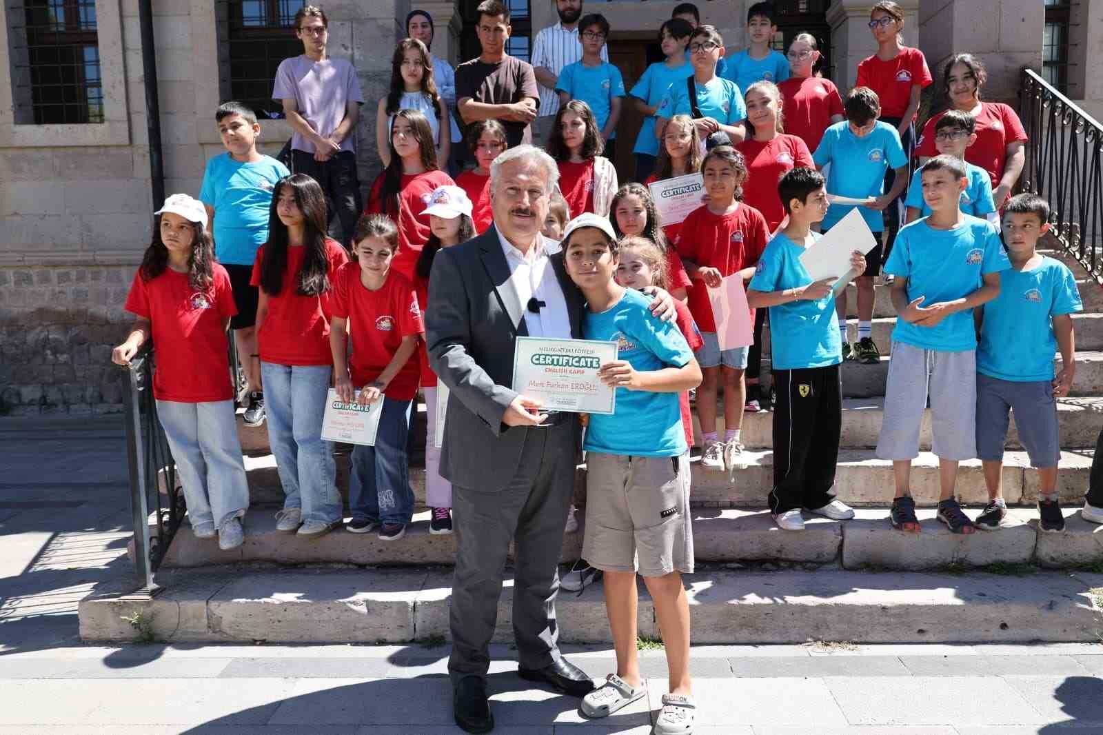 Çocuklar Melikgazi’nin İngilizce kampında hem öğrendi hem eğlendi
