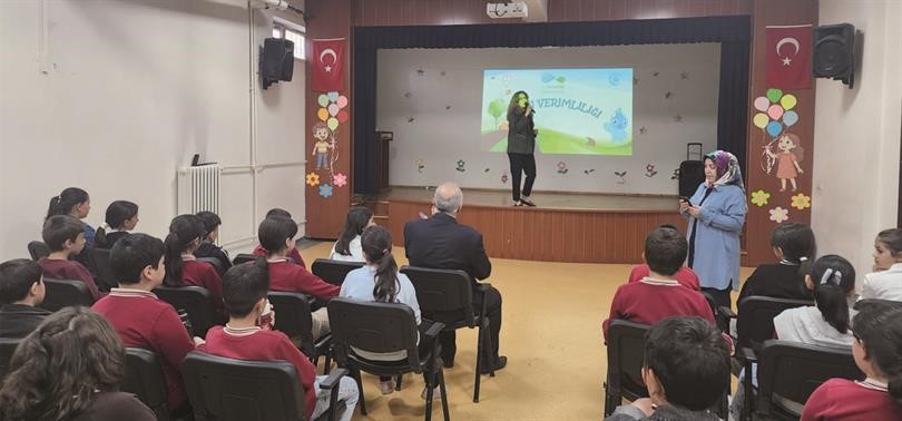 Çocuklara suyun önemi ve verimliliği anlatıldı
