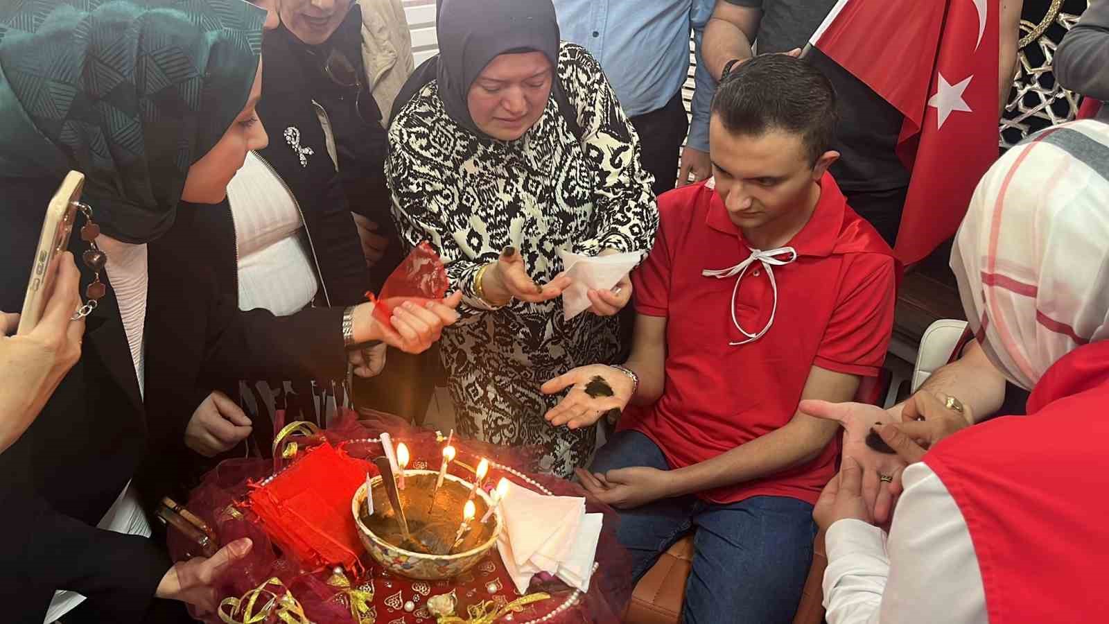 Çorum’da temsili askerlik yapacak engelli bireylere asker kınası yakıldı
