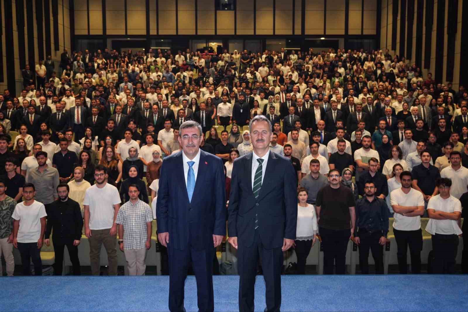 Cumhurbaşkanı Yardımcısı Yılmaz: "Savunma sanayiinde hedefimiz en kısa sürede ülkemizi ilk 10 ihracatçı ülke arasına sokmak"

