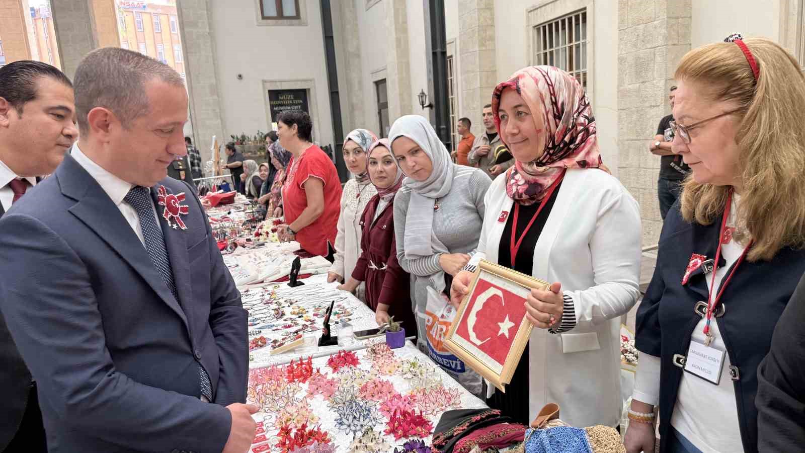 Cumhuriyet coşkusu ilmek ilmek işlendi
