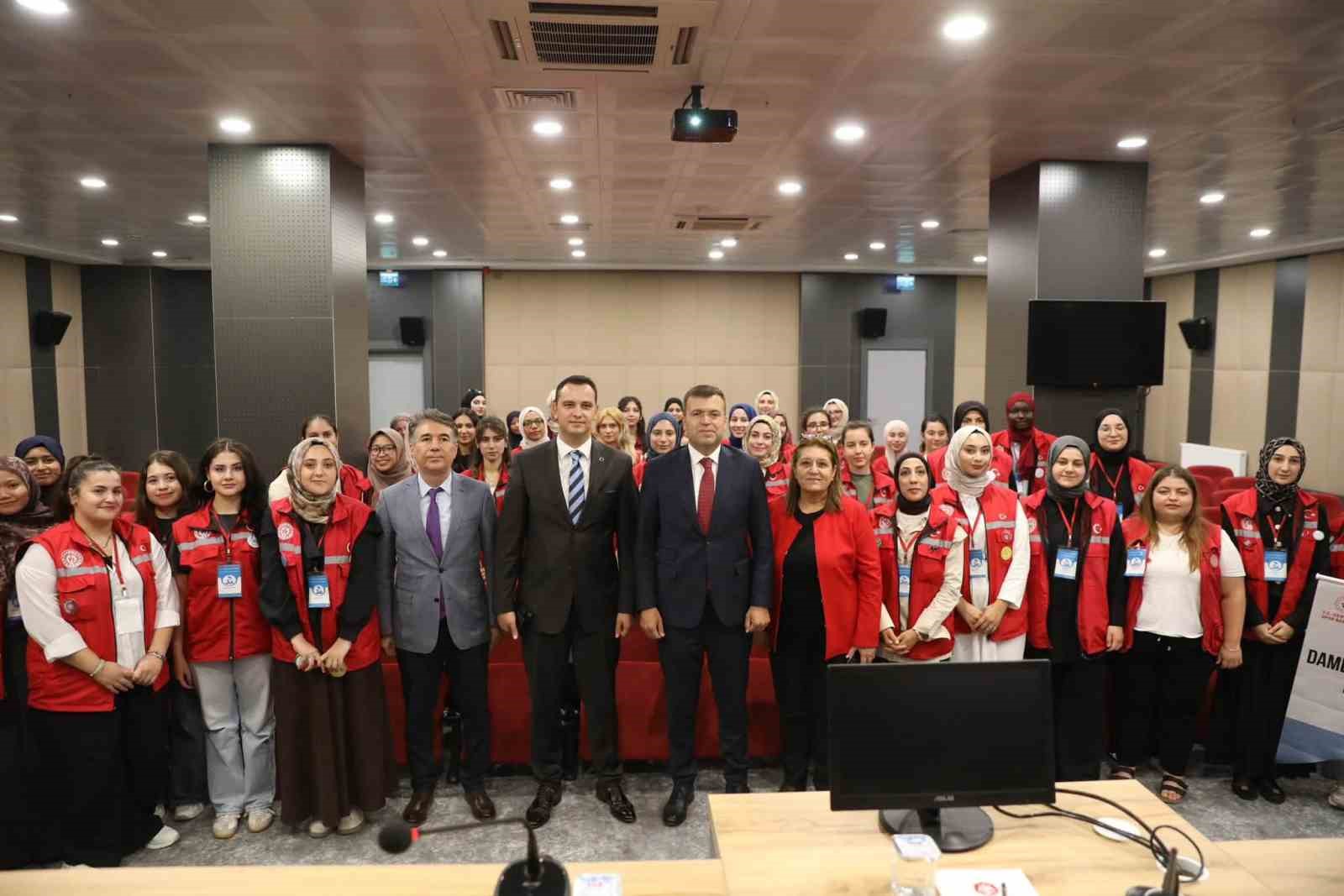 Damla Gönüllülük Hareketi gençleri Niğde Valiliği’nde ağırlandı
