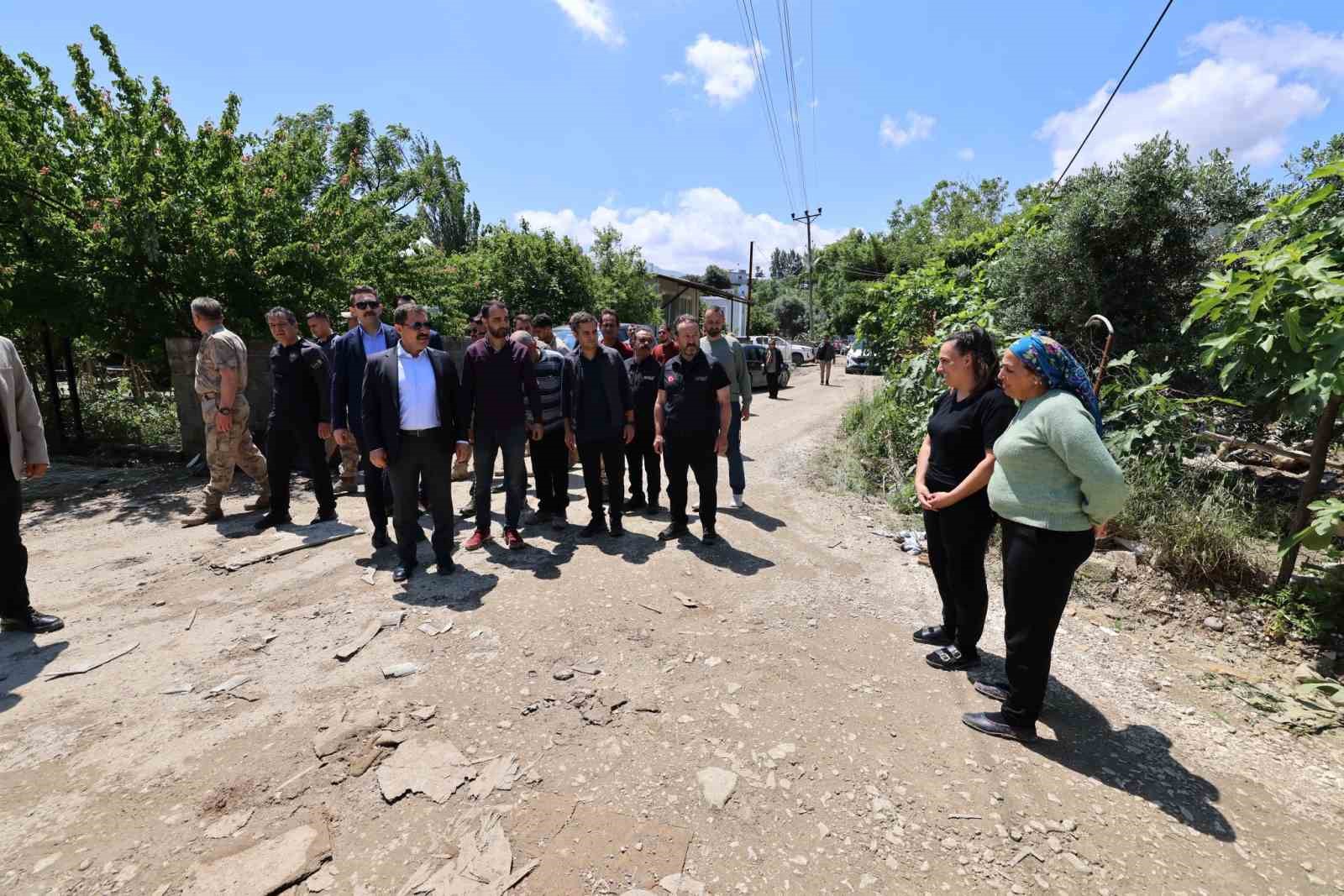 Defne’de aşırı yağıştan etkilenen alanlar incelendi

