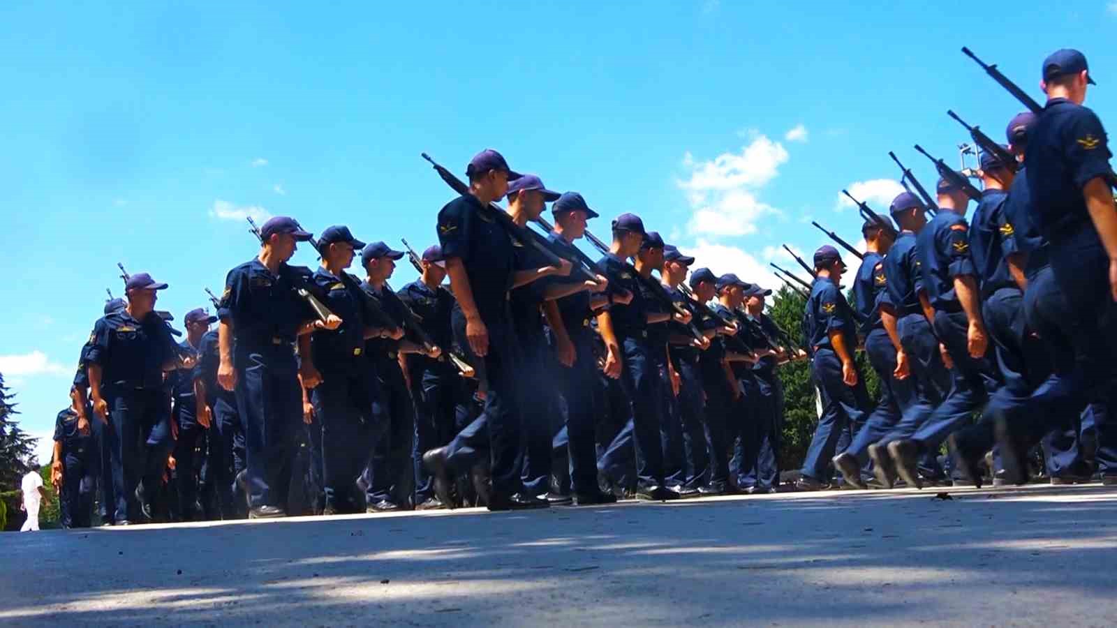 Deniz astsubay adayları zorlu eğitimlerle Mavi Vatan’da göreve hazırlanıyor
