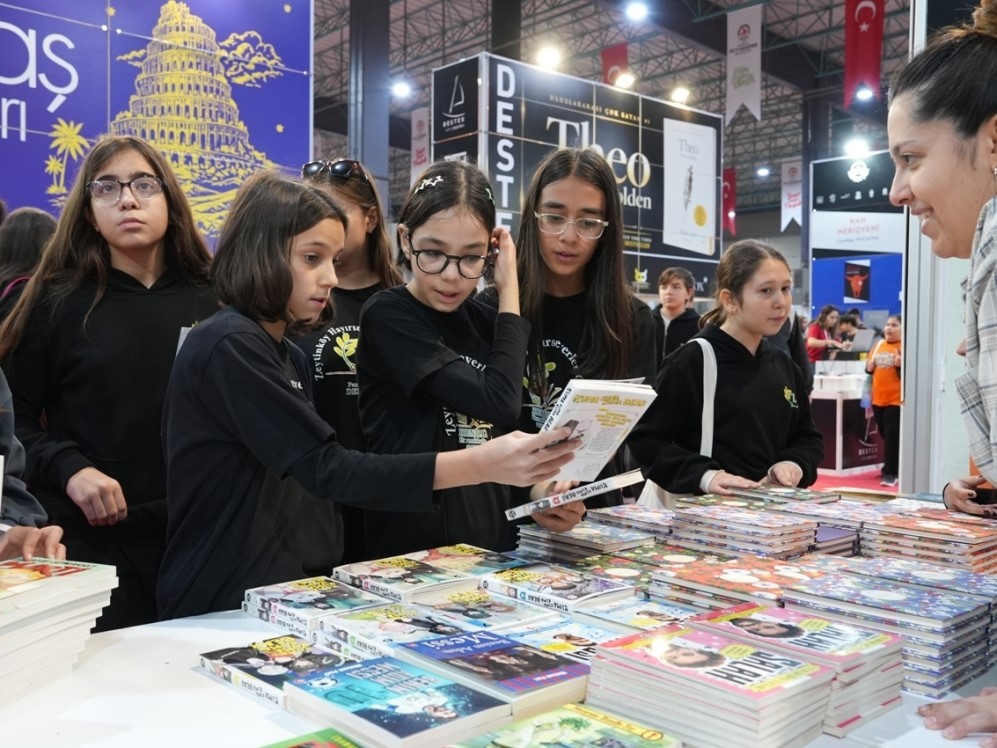 Denizli TÜYAP Kitap Fuarı’nda yazar yağmuru sürüyor

