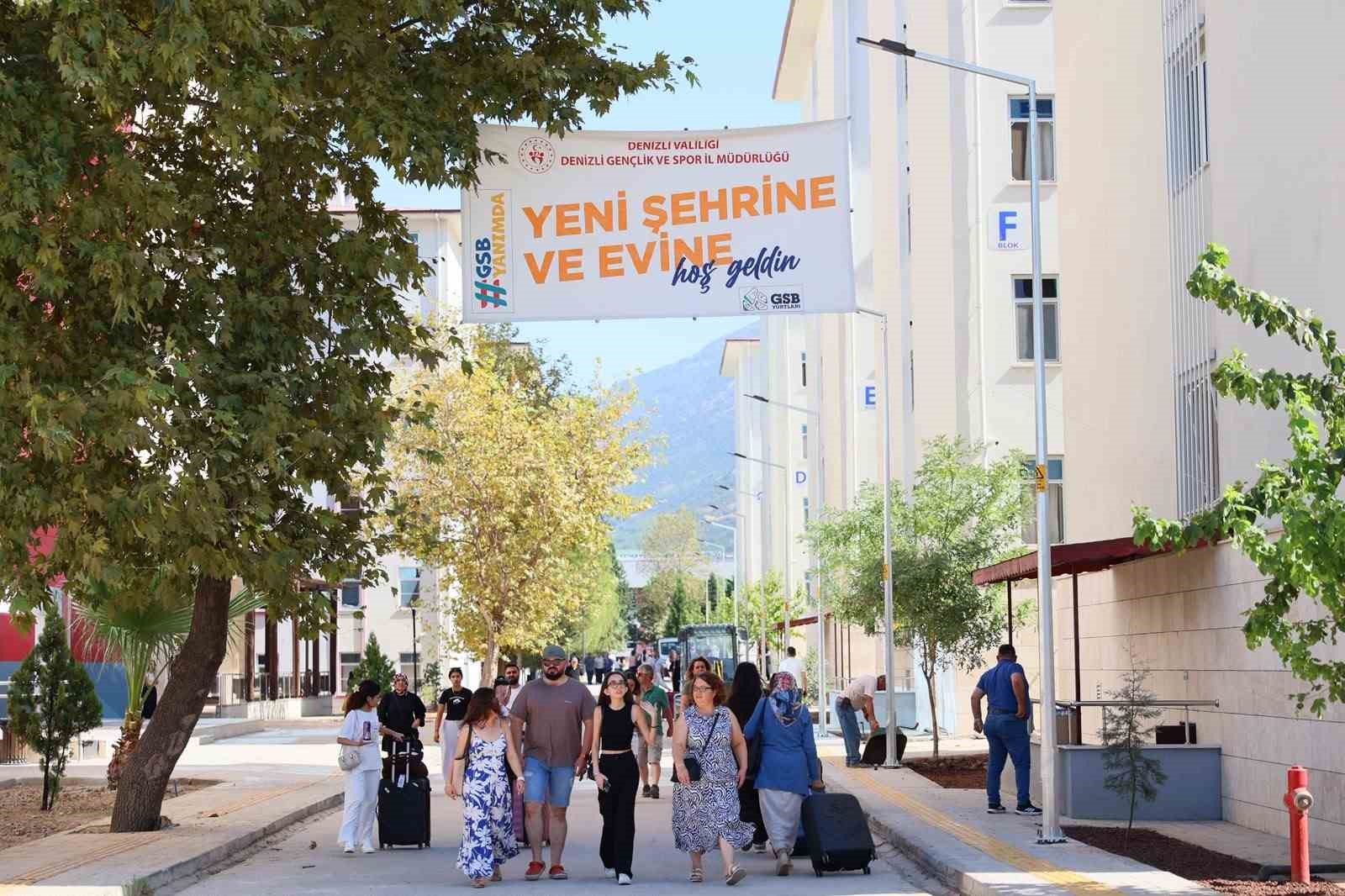 Denizli’deki yurtlarda kayıt heyecanı yaşanıyor
