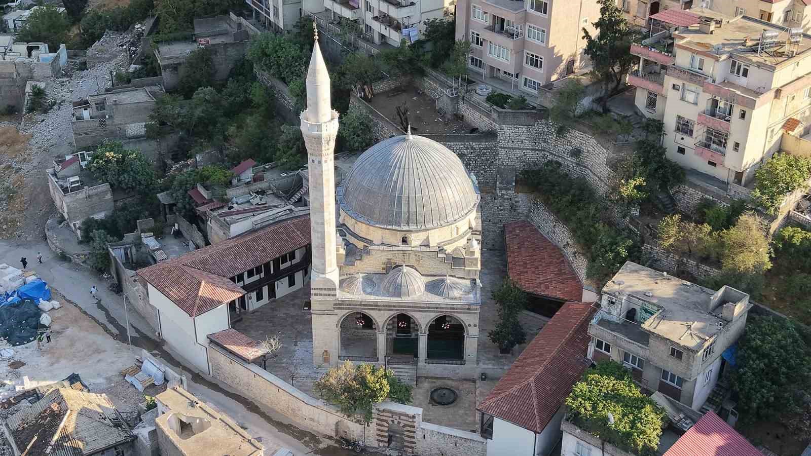 Depremde hasar alan 5 cami yeniden ibadete açılıyor
