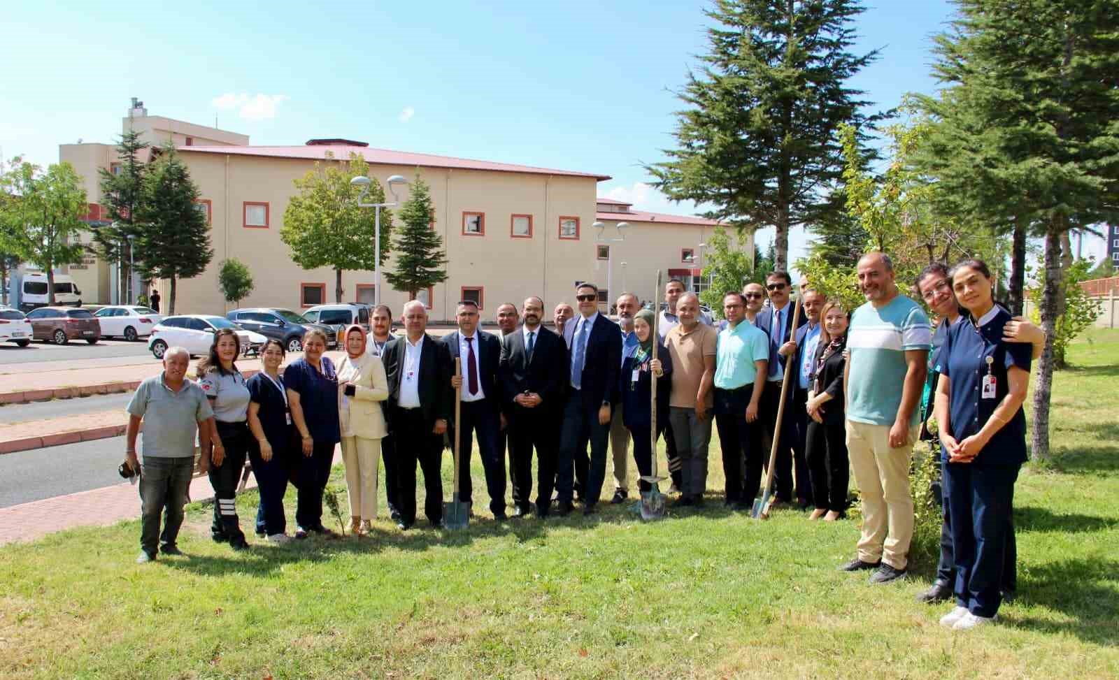 Devlet Hastanesi’nde ağaçlandırma seferberliği
