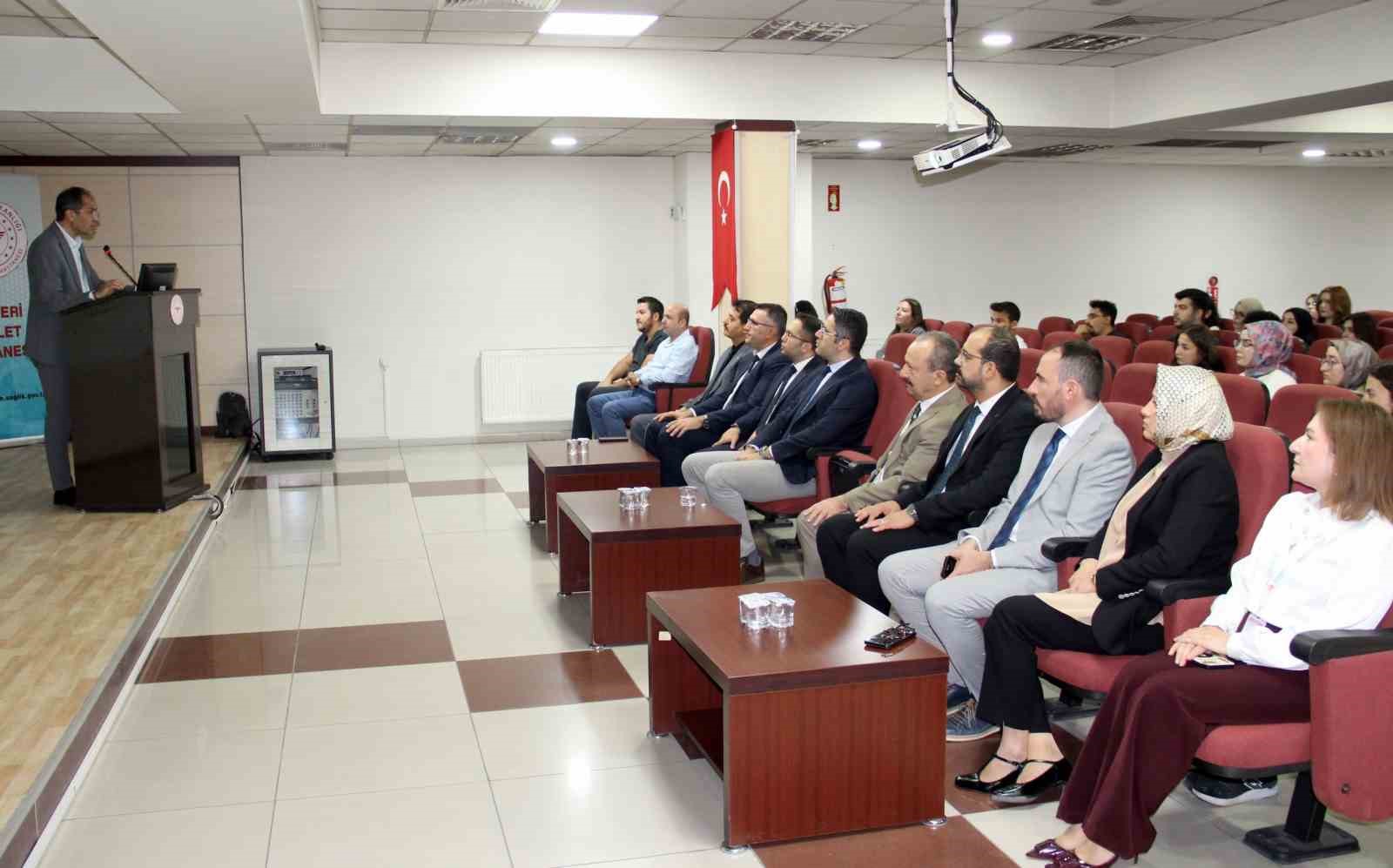 Devlet Hastanesi’nde yeni atanan pratisyen hekimlere oryantasyon eğitimi

