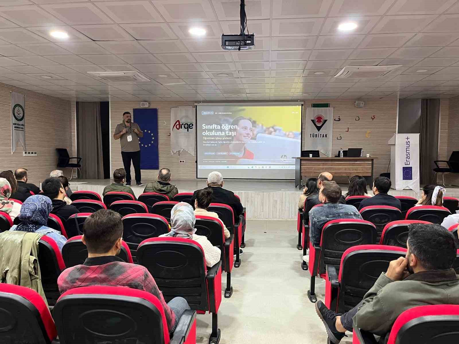 Dicle’de öğretmenlere teknoloji içeren projeleri hazırlama eğitim verildi
