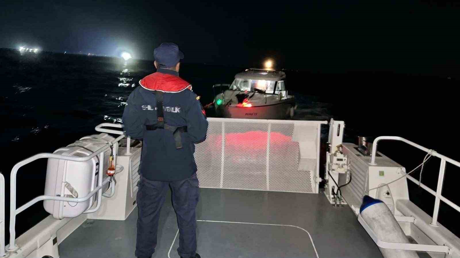 Didim açıklarında sürüklenen teknedeki 3 kişi kurtarıldı
