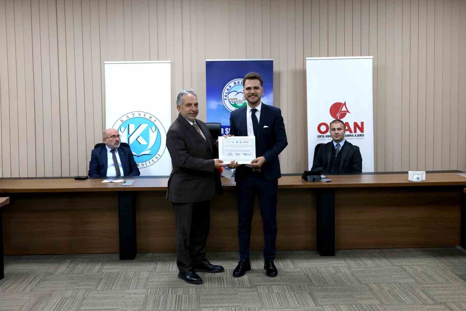 Dijital Görselleştirme ve Tasarım Araçları Eğitimi tamamlandı
