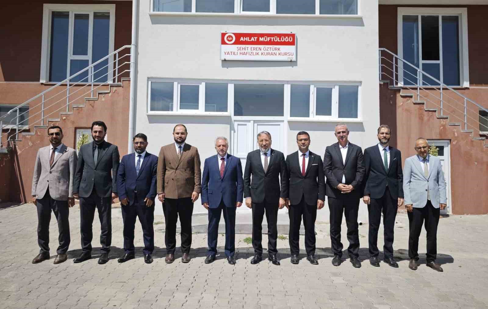 Diyanet İşleri Başkanı Arpaguş, Ahlat’ta ilçe müftüleriyle bir araya geldi
