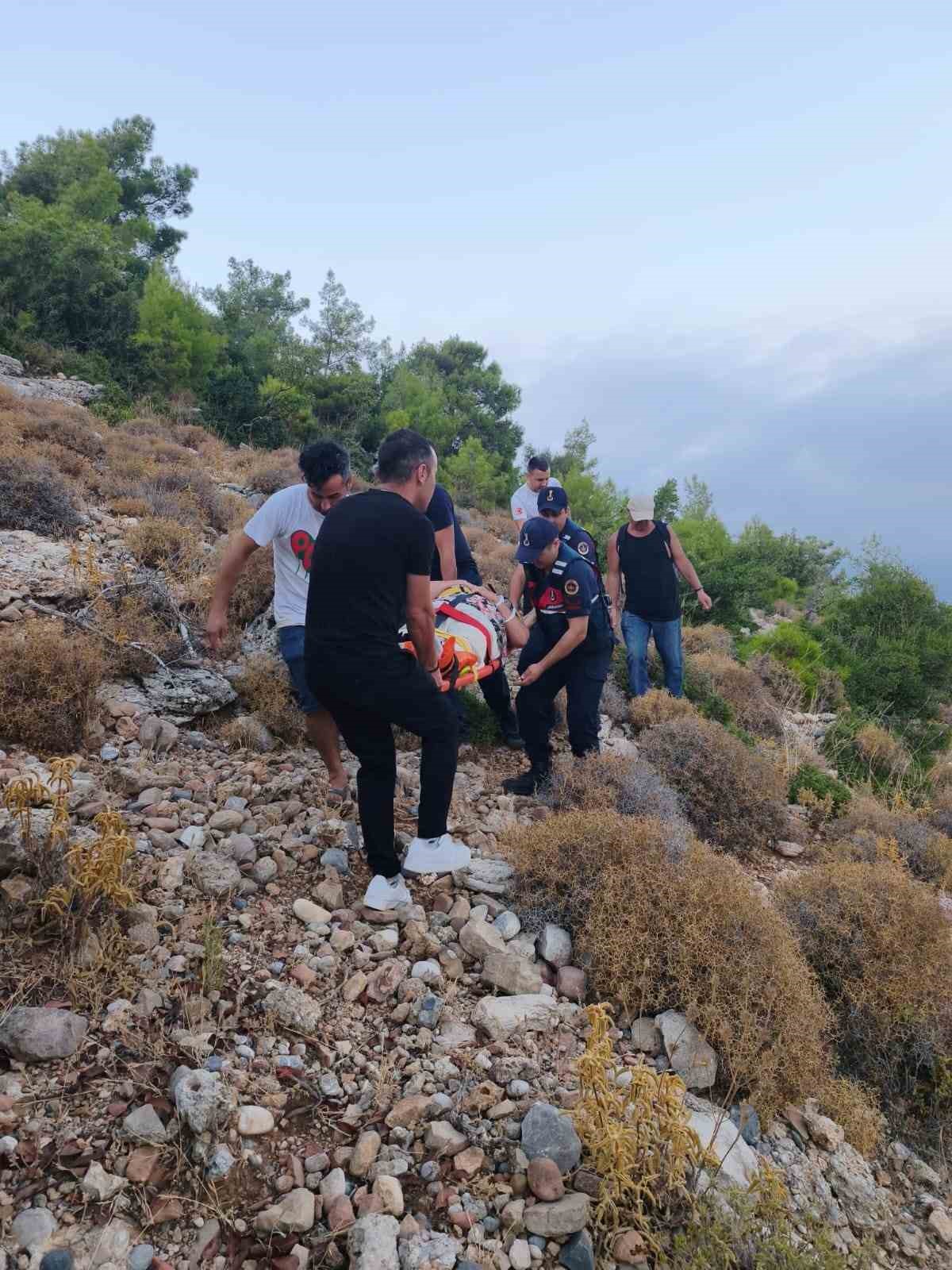 Doğa yürüyüşünde düşüp ayağından yaralanan Hollandalı turist kurtarıldı
