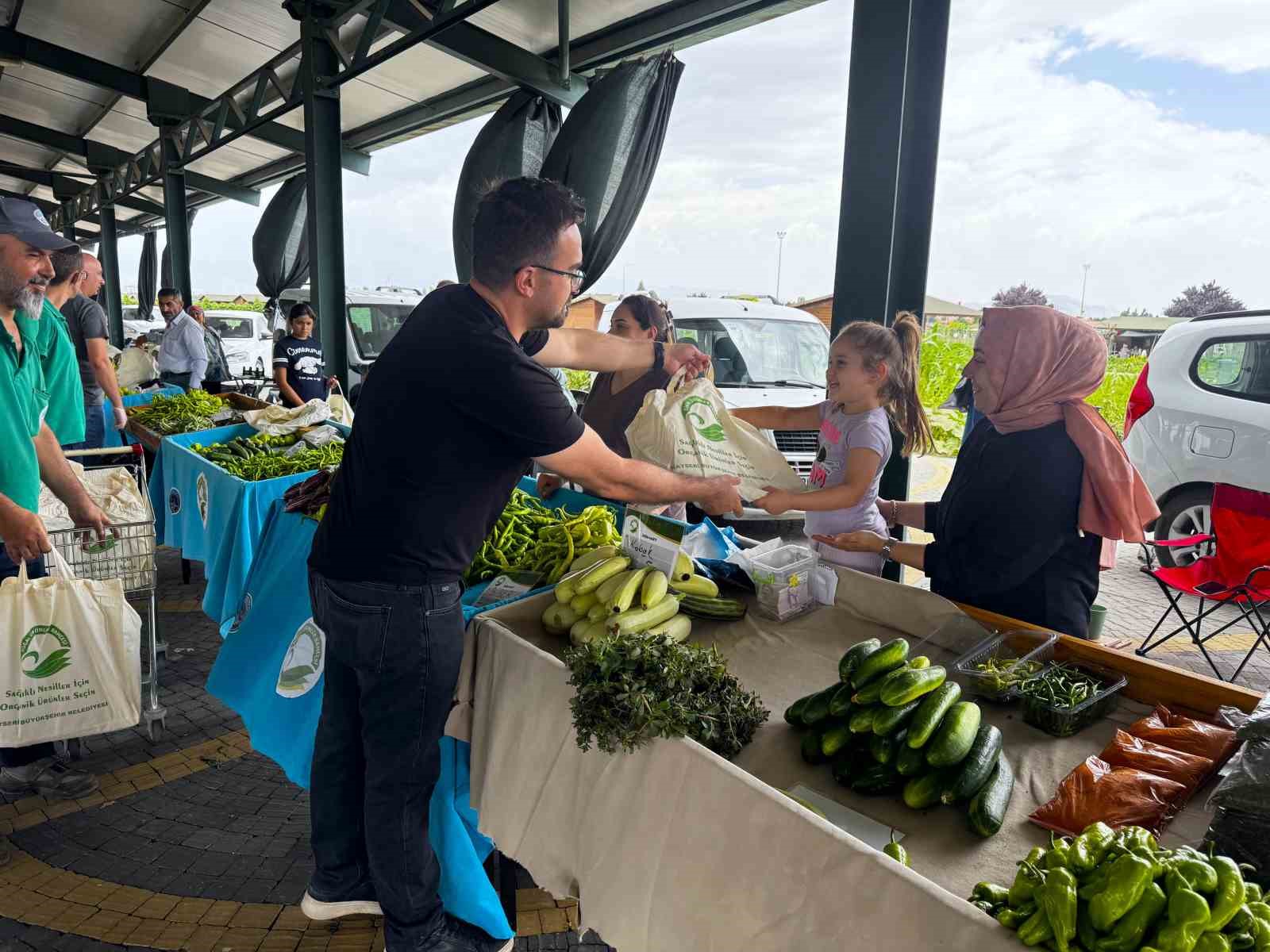 Doğal ürünler pazarında tezgahlar kuruldu
