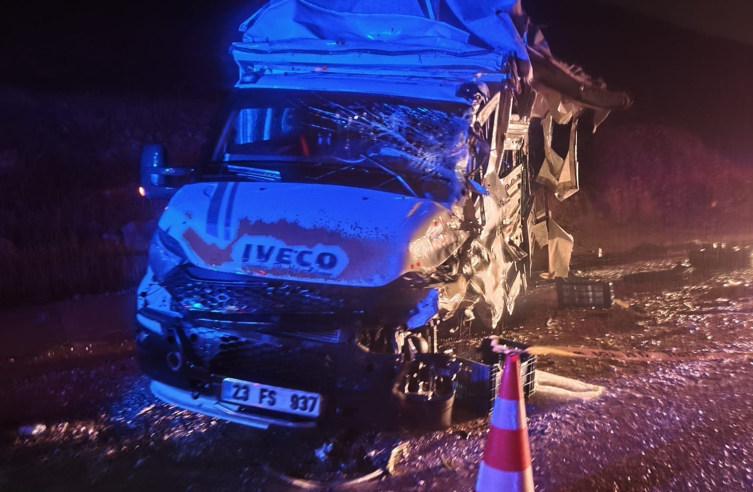 Doğanşehir’de tır ile minibüs çarpıştı: 1 yaralı
