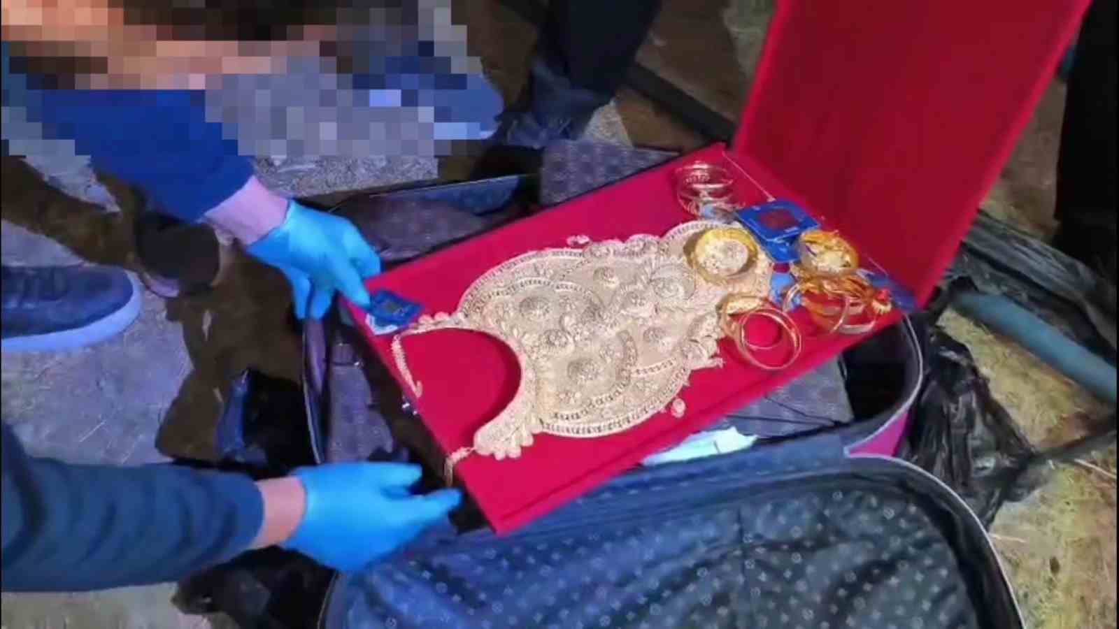Düğünde takılan altınlar bulundu
