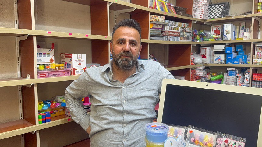 Dükkanlarından tahliye edilen esnaf, mağdur olduklarını söyledi
