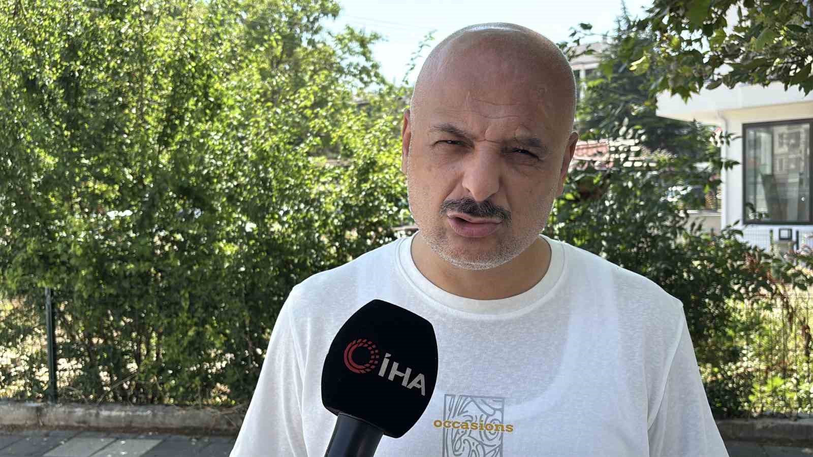 Duyarlı vatandaş TEM’e düşen 1.5 metrelik kütüğü canını tehlikeye atarak yoldan kaldırdı
