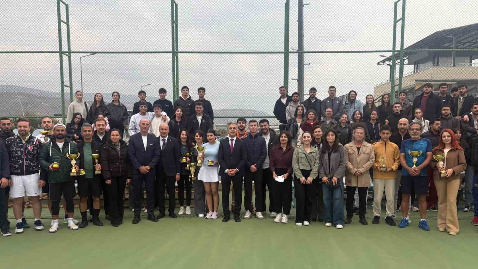 EBYÜ’de Cumhuriyet Bayramı tenis turnuvası düzenlendi
