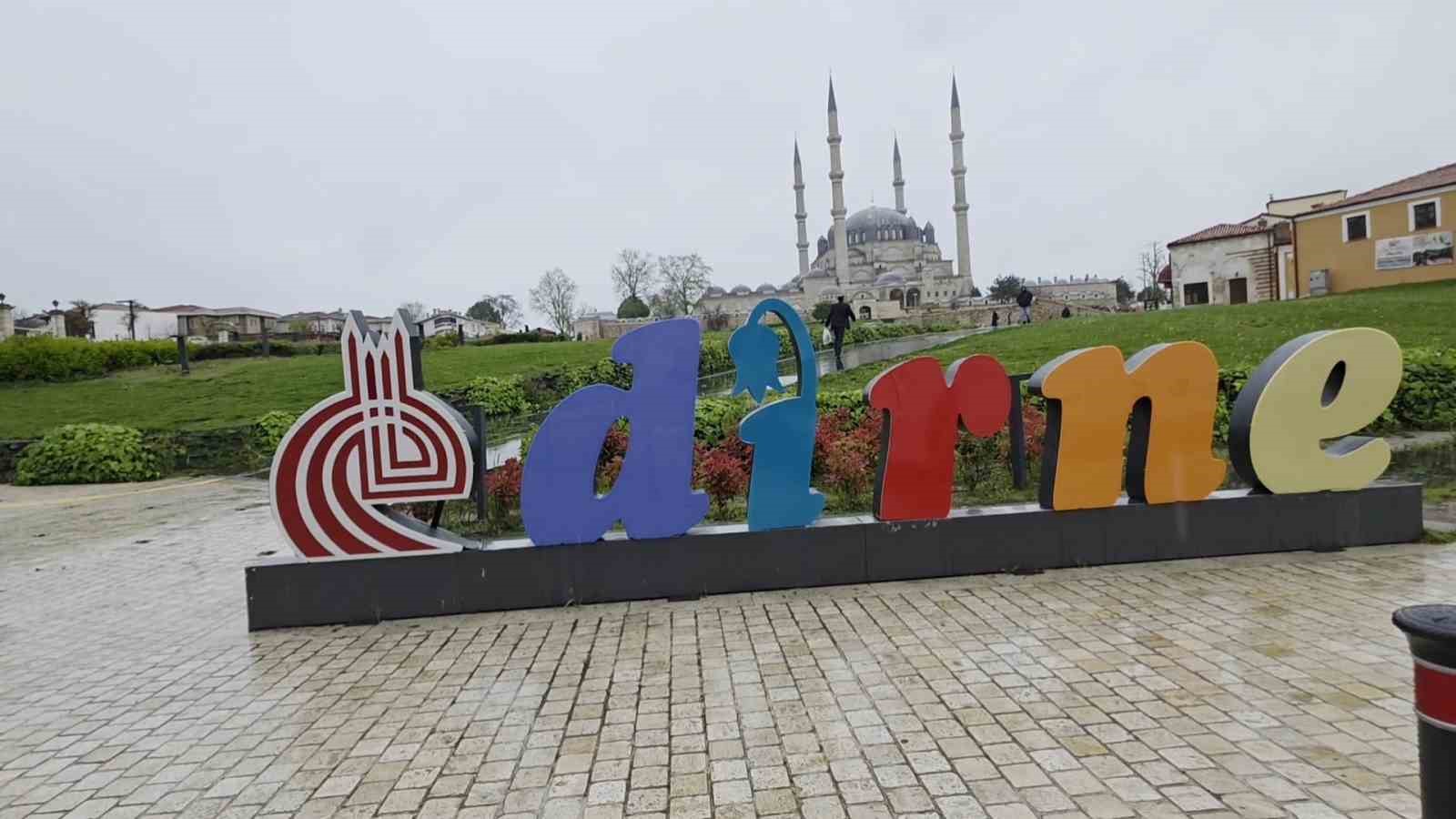 Edirne’de hava sıcaklığı 33 dereceden 17’ye düştü
