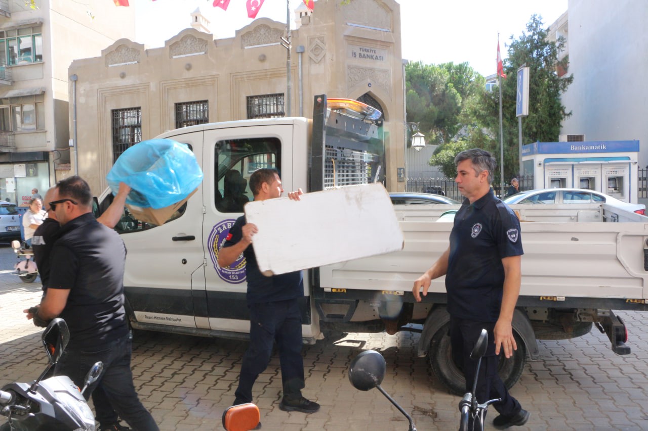 Edremit’te kaldırım işgallerine zabıta denetimi
