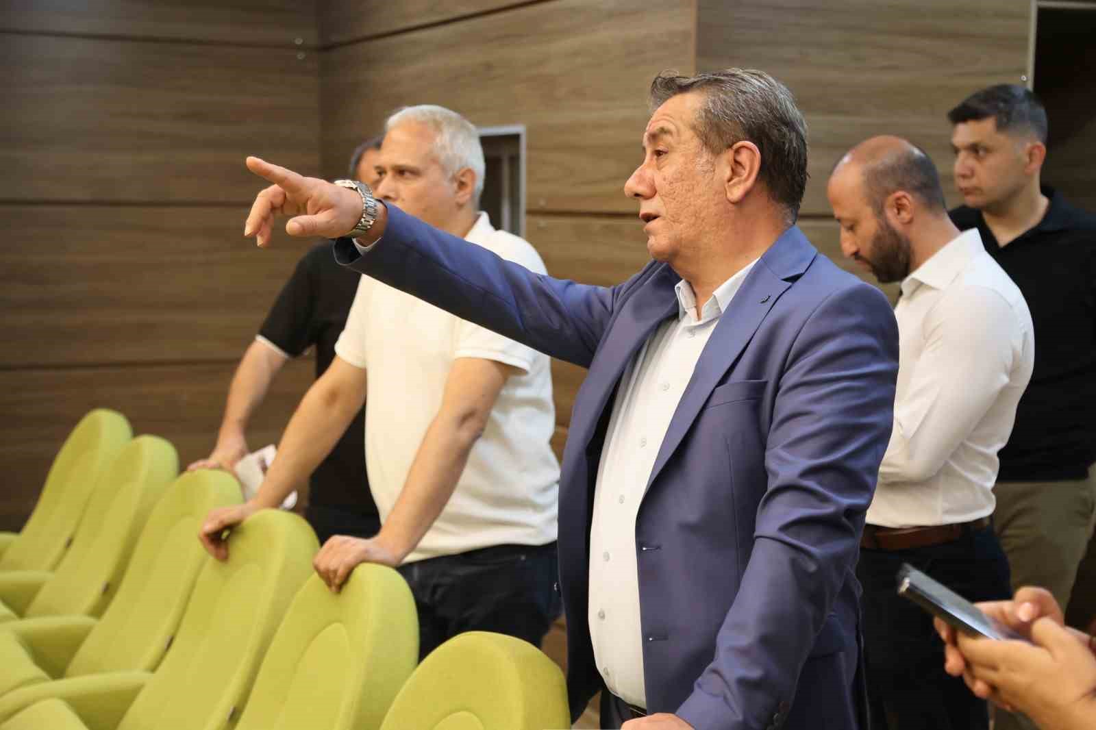 Efeler Belediyesi Muzaffer İzgü Salonu yeni yüzüyle sanatseverleri bekliyor
