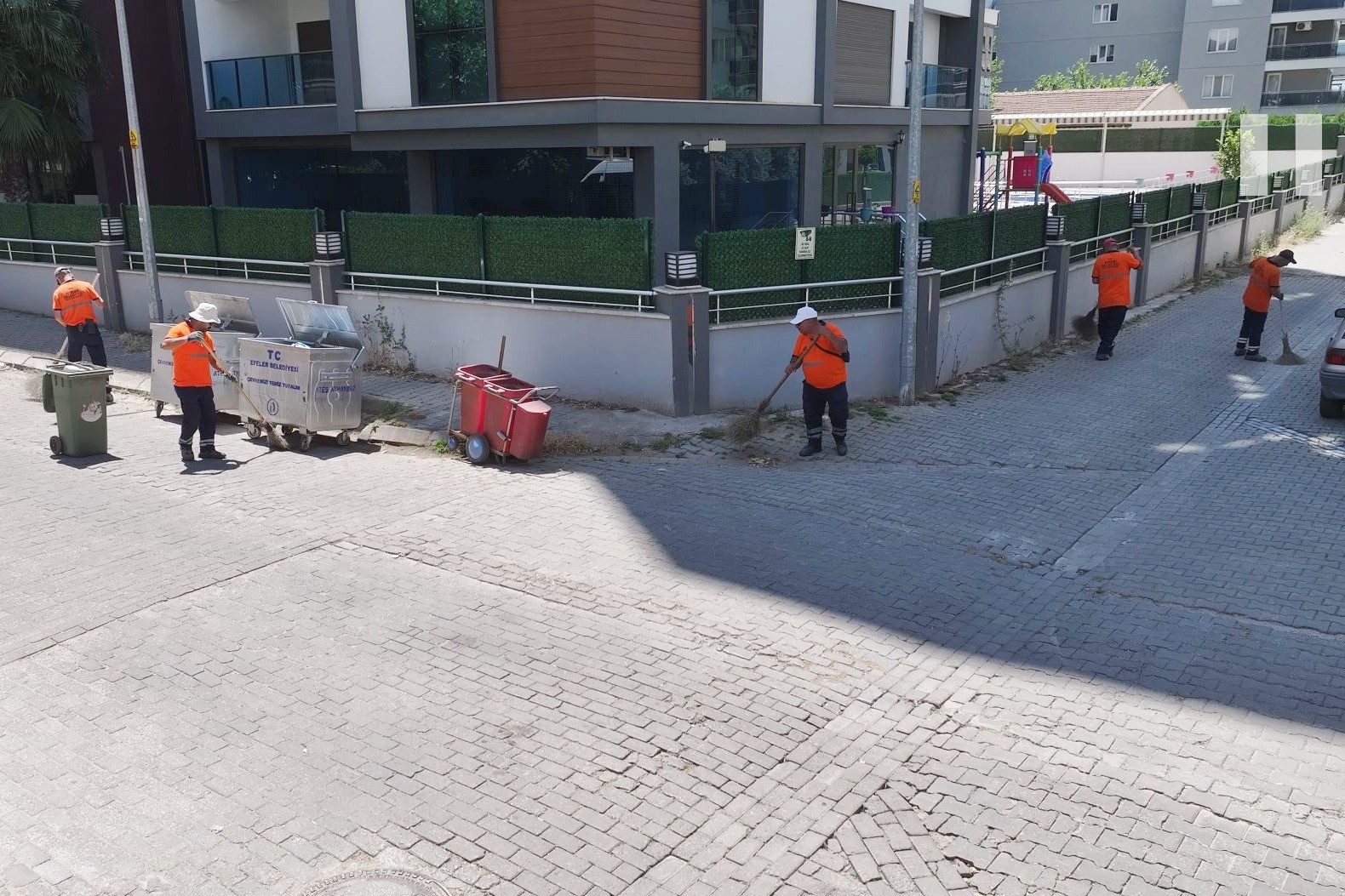 Efeler Belediyesi Temizlik İşleri Müdürlüğü çalışmalarını sürdürüyor
