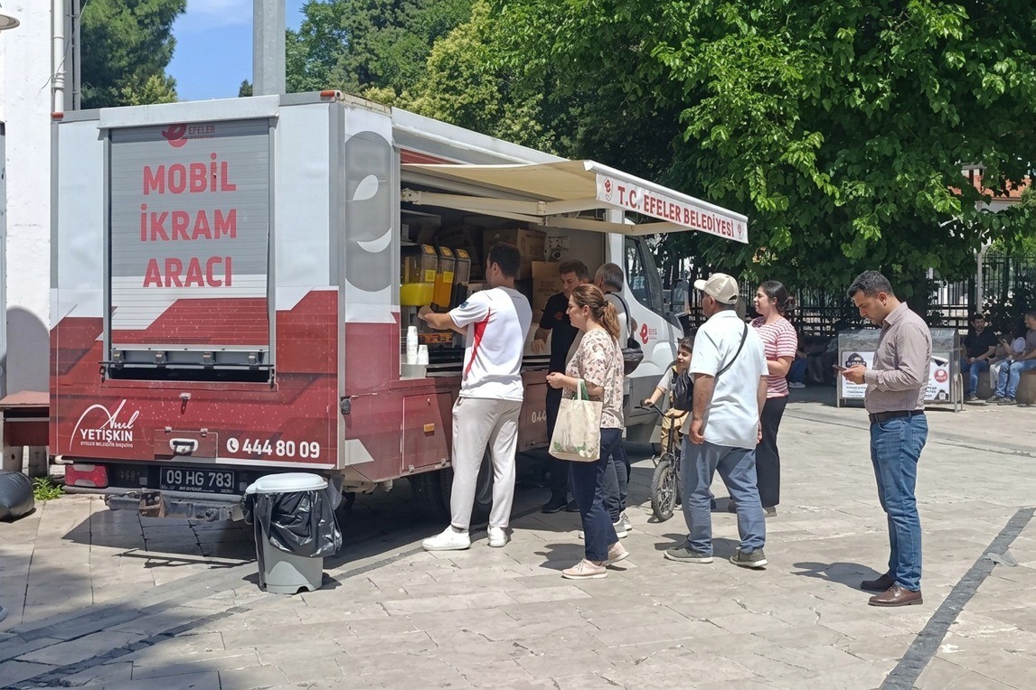 Efeler Belediyesi’nden öğrencilere serinleten destek
