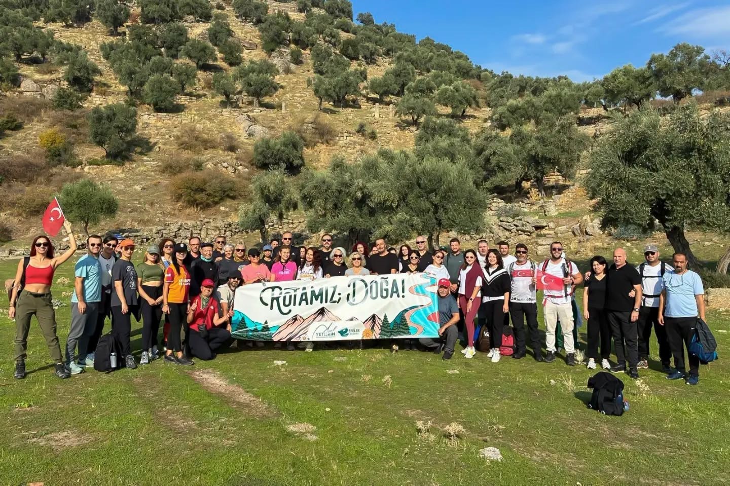 Efeler’den Alinda Antik Kenti’ne Cumhuriyet yürüyüşü
