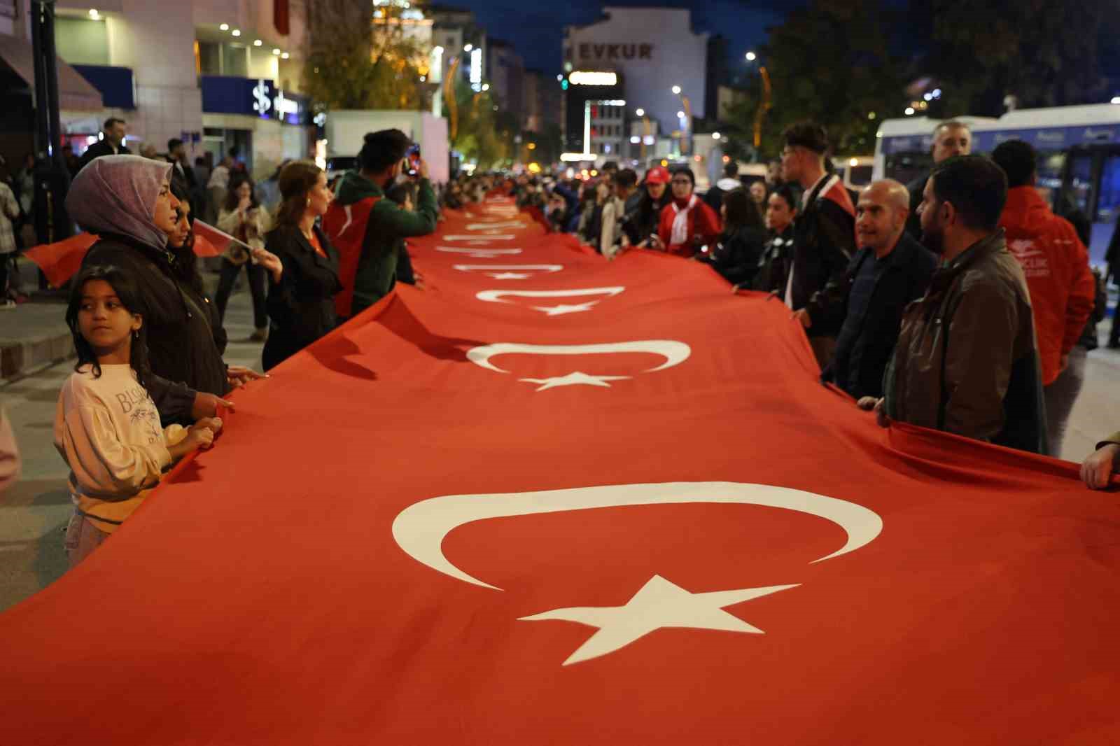 Elazığ’da ’Fener Alayı’ yürüyüşü gerçekleştirildi
