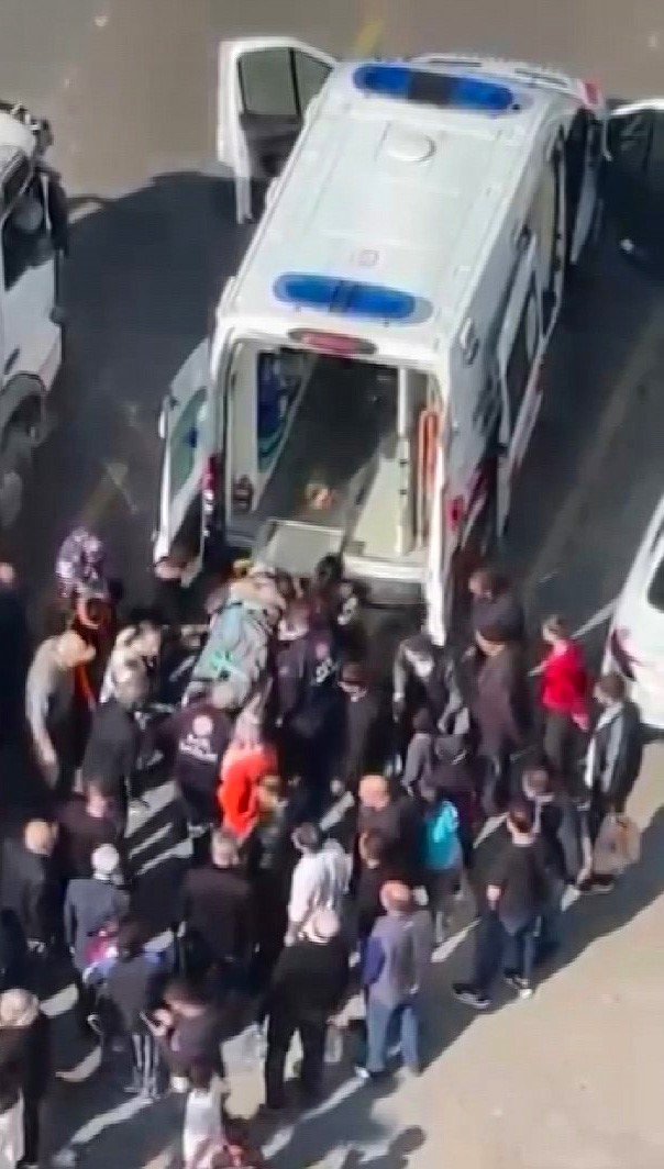 Elazığ’da kamyonun altında kalan vatandaş yaralandı
