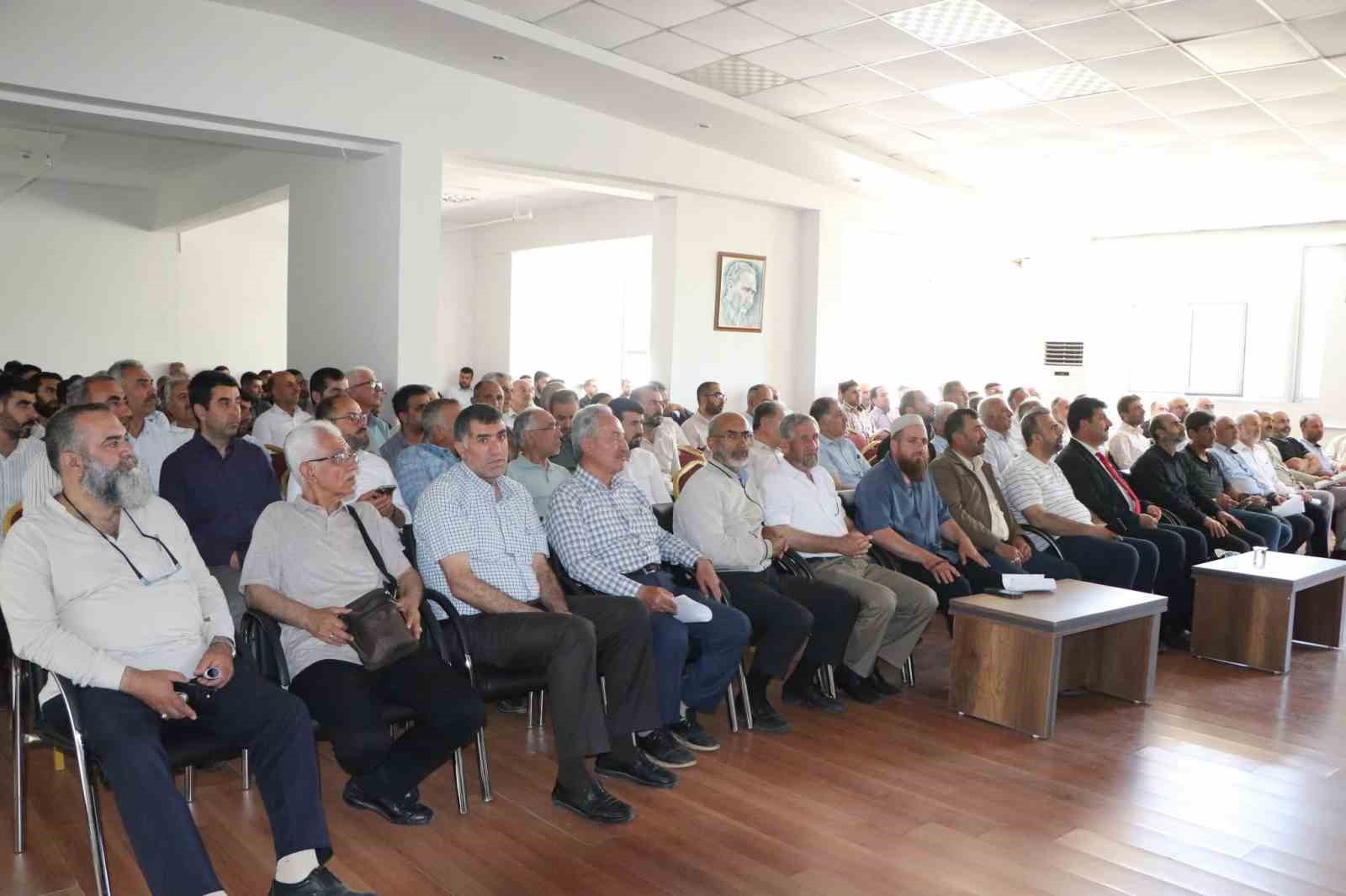 Elazığ’da Kur’an kursu öğreticileri ve din görevlilerine eğitim
