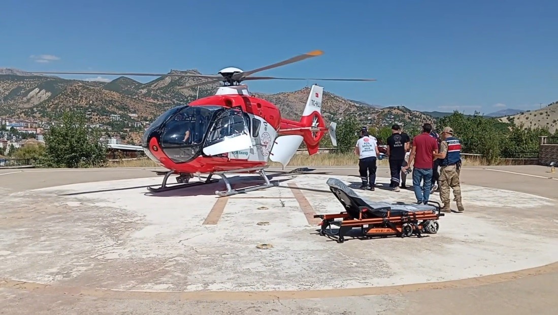 Elinden yaralanan hasta, helikopter ambulansla Malatya’ya sevk edildi

