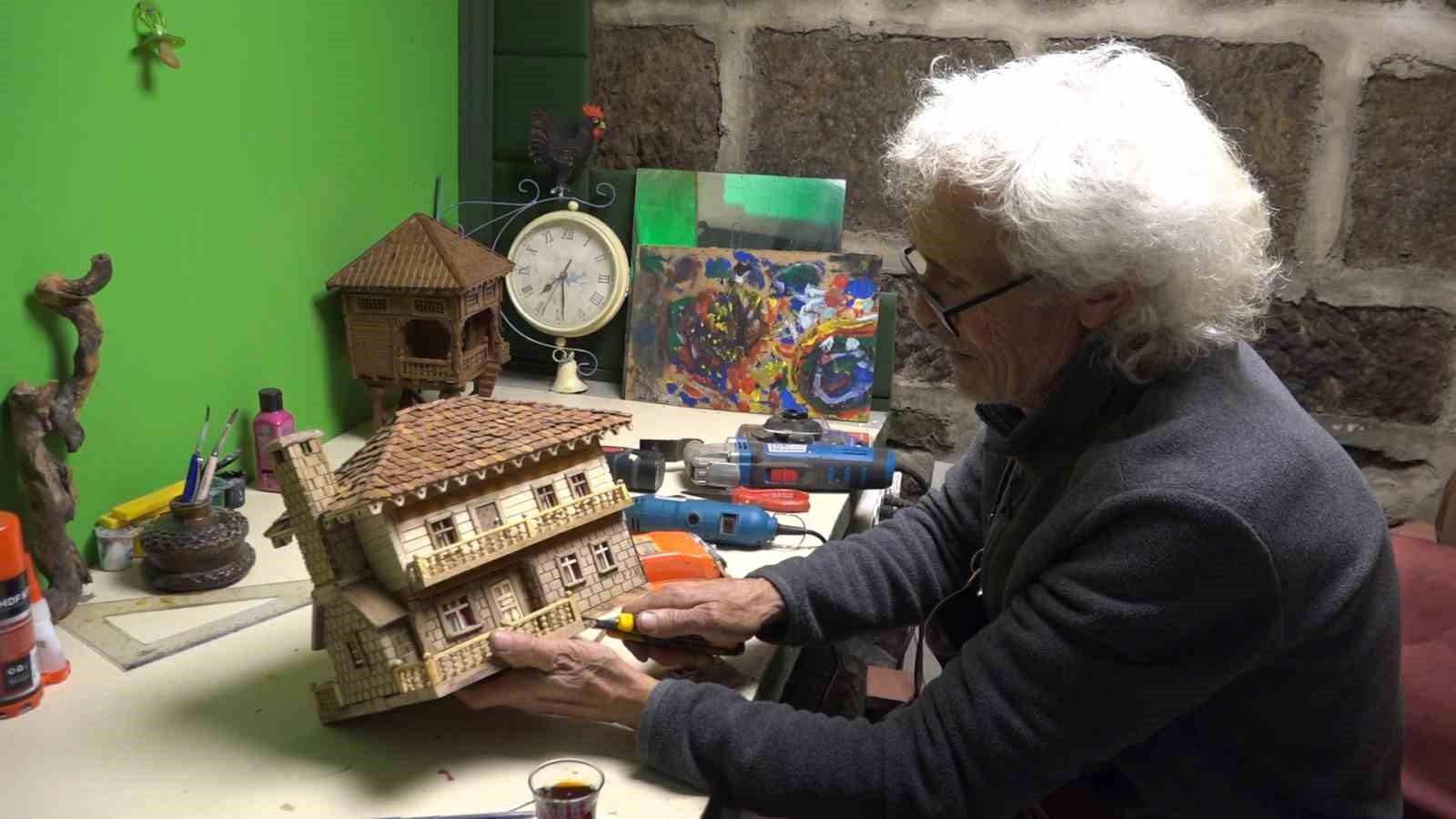 Emekli olduktan sonra yaptığı ahşap maket evler beğeni topluyor
