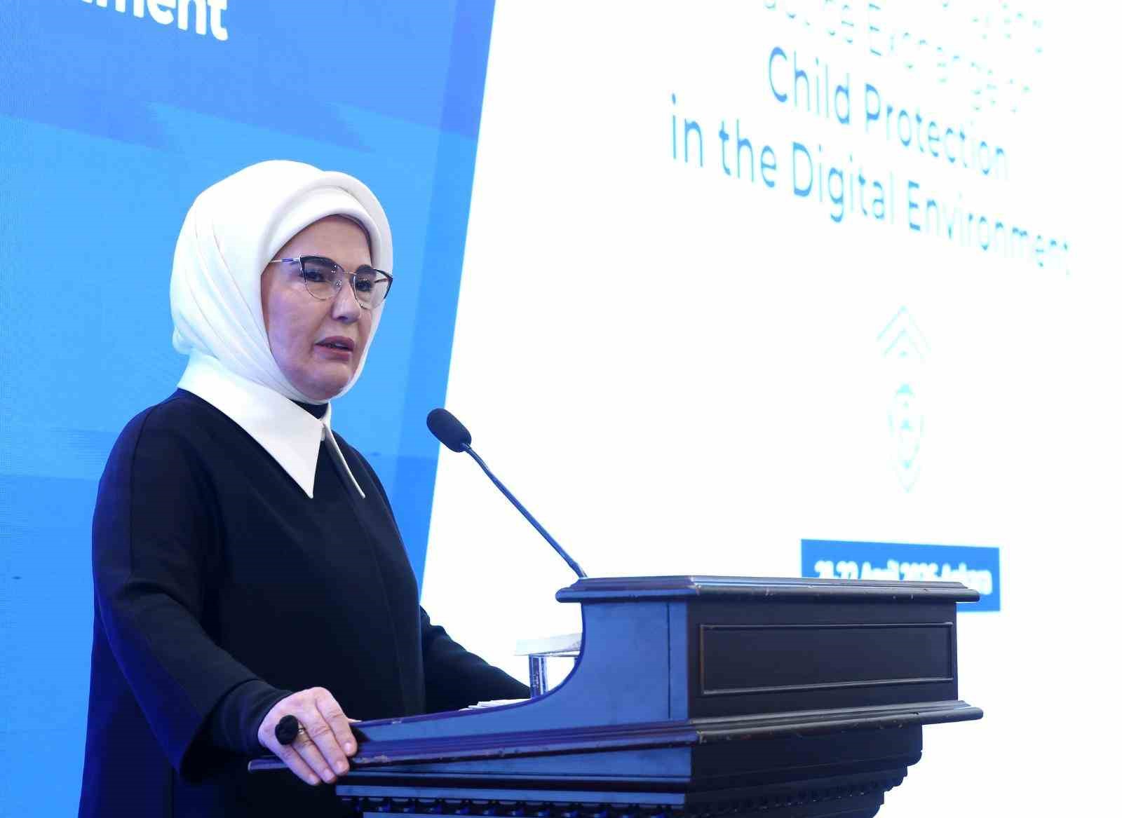 Emine Erdoğan: "Özellikle teknoloji şirketlerinin hesap verebilir olmaları ve çocuk dostu tasarım yapmaları bir zorunluluktur"
