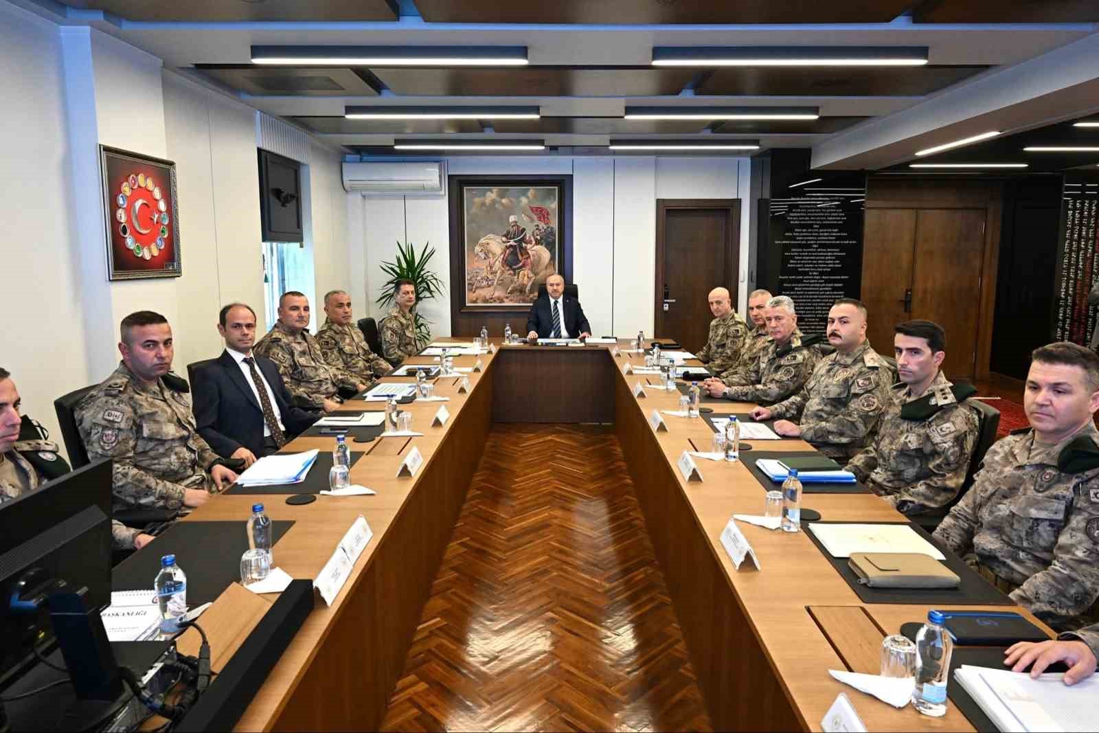 Emniyet Genel Müdürü Fidan, Özel Harekat Başkanlığını ziyaret etti
